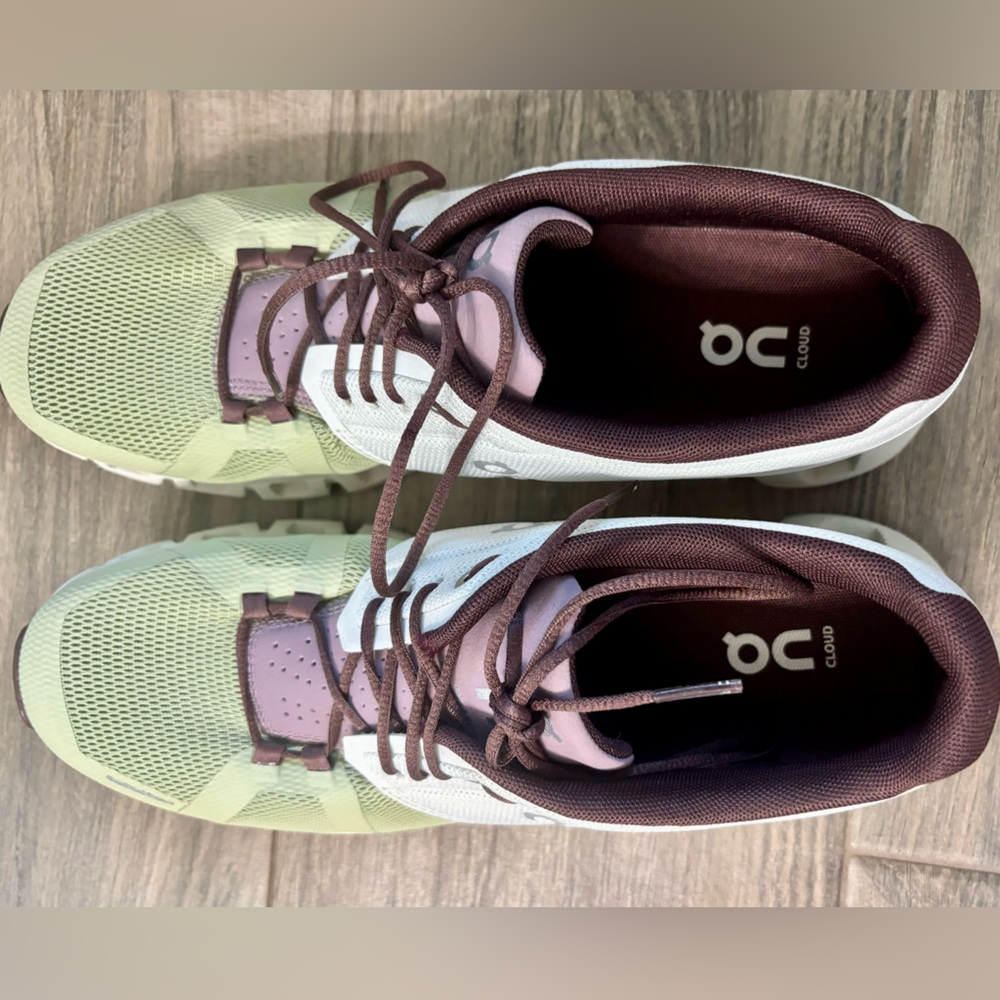Cloud 5 shoe in Ice/Haze with mauve strings